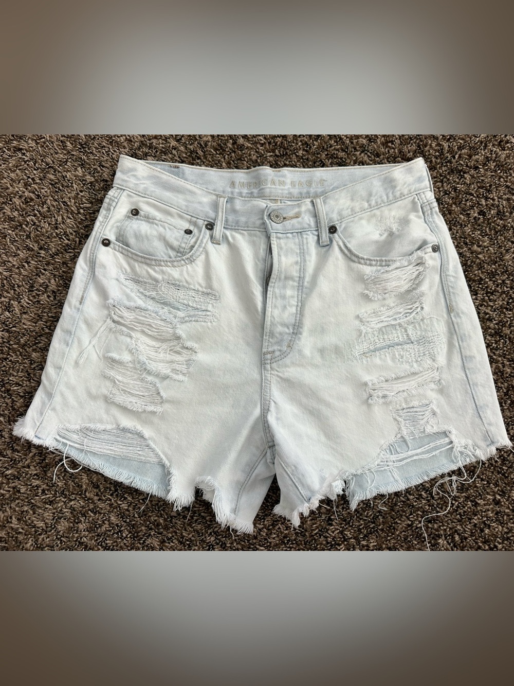 American Eagle Outfitters women's light-wash distressed denim shorts size 8